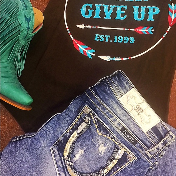 NWT Horseshoe Miss Me Boot Jeans! - Picture 2 of 8